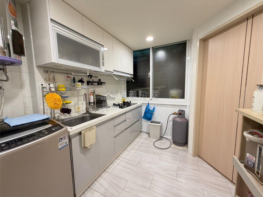 近捷運全聯美裝二樓房屋室內格局與周邊環境