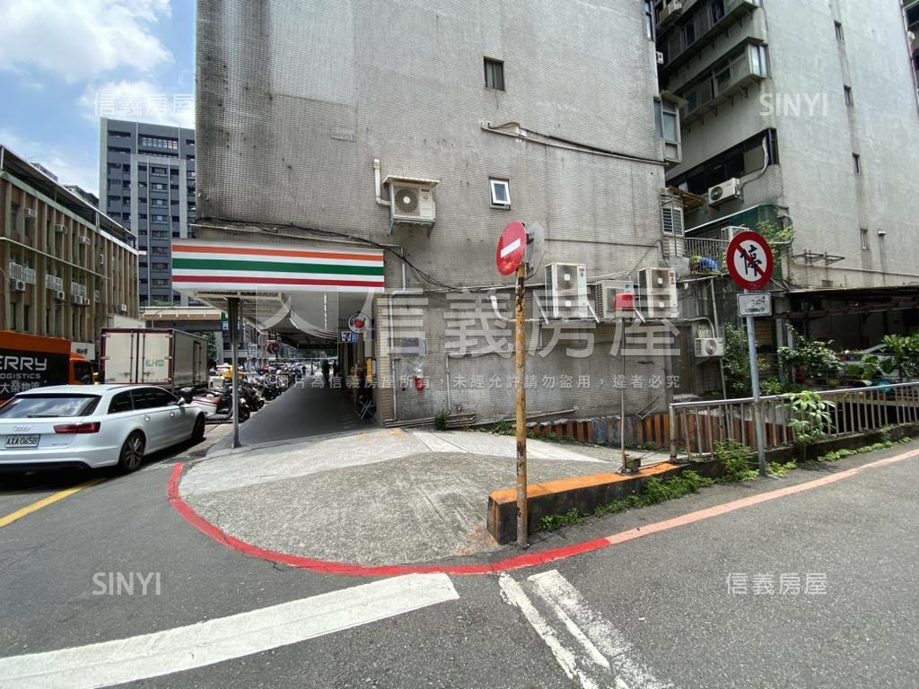 復興東豐坡道平面車位房屋室內格局與周邊環境