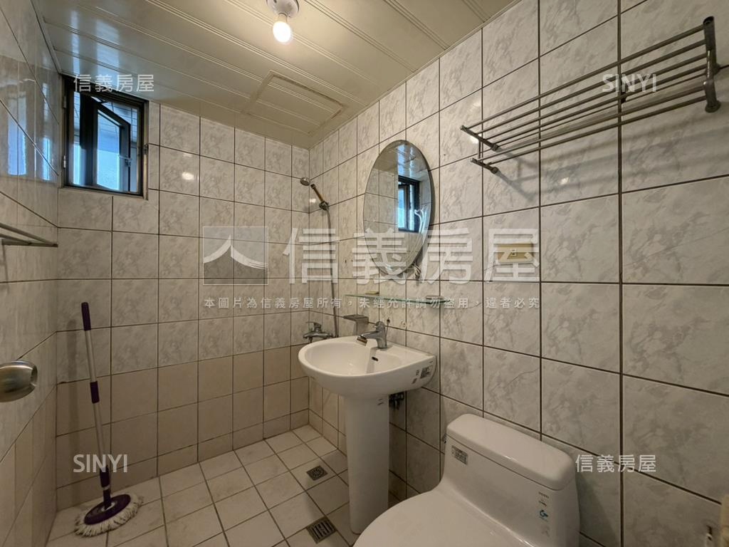 有一間冠桃園讚讚兩房房屋室內格局與周邊環境