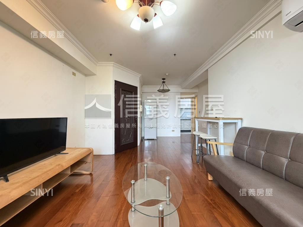 有一間冠桃園讚讚兩房房屋室內格局與周邊環境