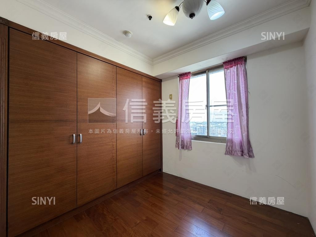 有一間冠桃園讚讚兩房房屋室內格局與周邊環境