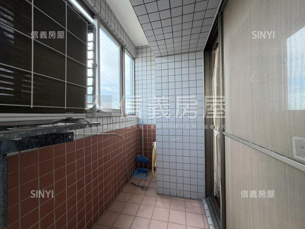 有一間冠桃園讚讚兩房房屋室內格局與周邊環境