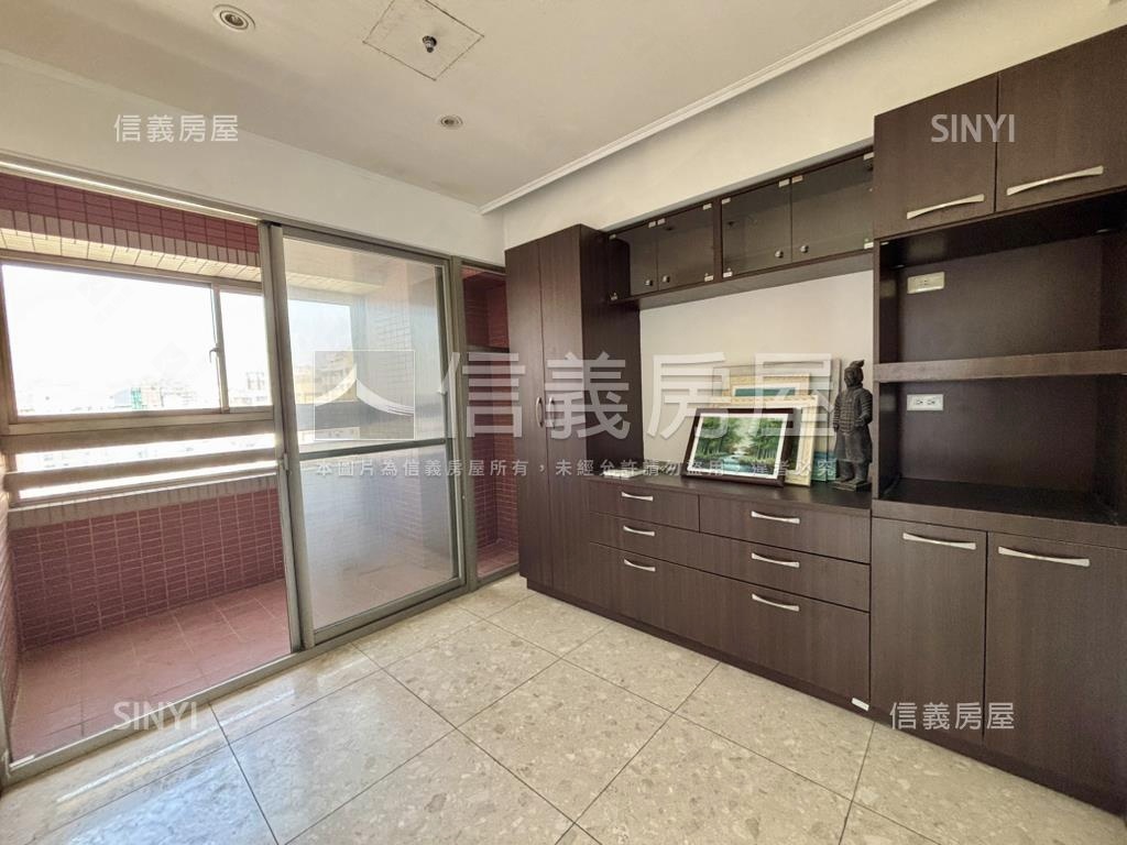 熊貓貴族四房雙衛浴房屋室內格局與周邊環境