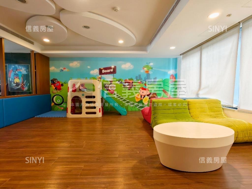 雲端面河岸視野戶房屋室內格局與周邊環境