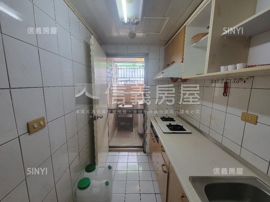 東區低總價✦四房車位房屋室內格局與周邊環境