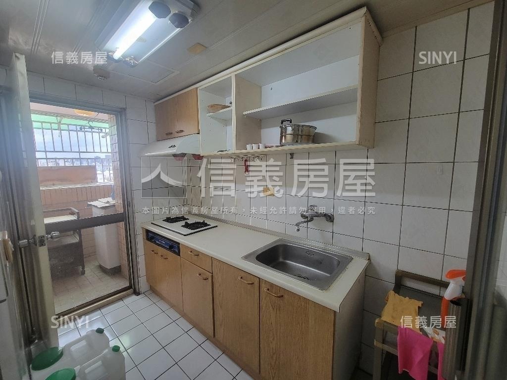 東區低總價✦四房車位房屋室內格局與周邊環境