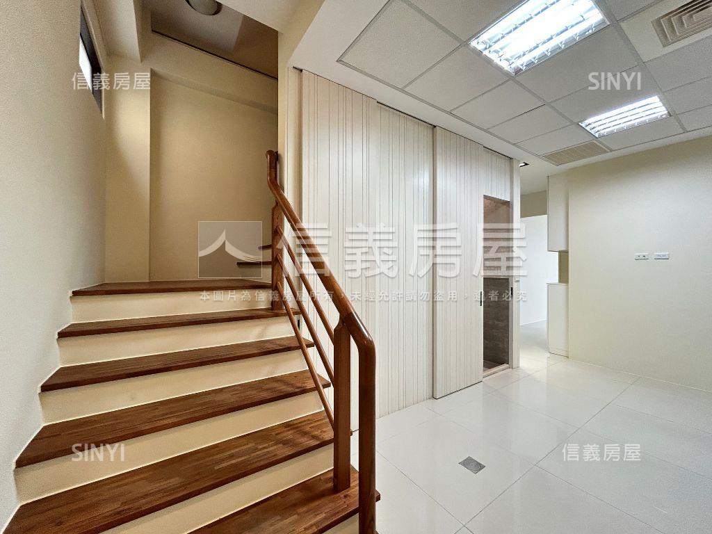 南屯全新整理黃金透店房屋室內格局與周邊環境