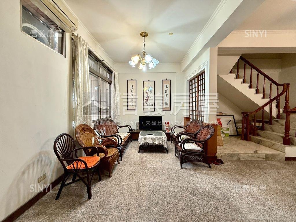 北屯。大面寬別墅房屋室內格局與周邊環境