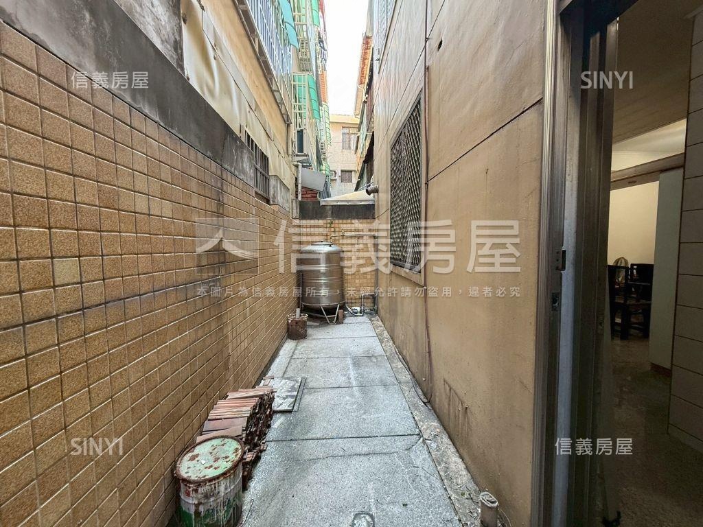 北屯。大面寬別墅房屋室內格局與周邊環境