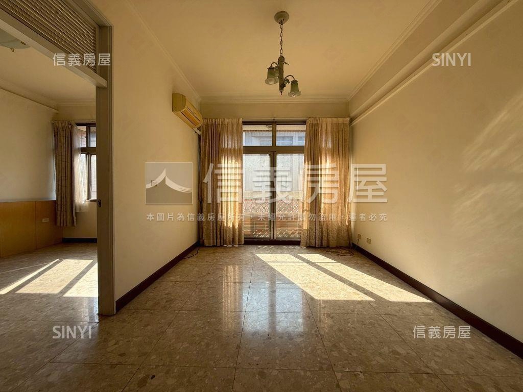 北屯。大面寬別墅房屋室內格局與周邊環境