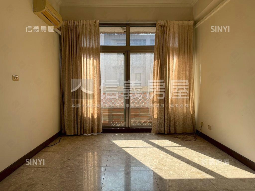 北屯。大面寬別墅房屋室內格局與周邊環境