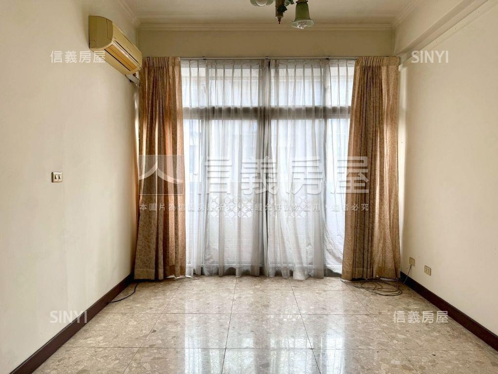 北屯。大面寬別墅房屋室內格局與周邊環境