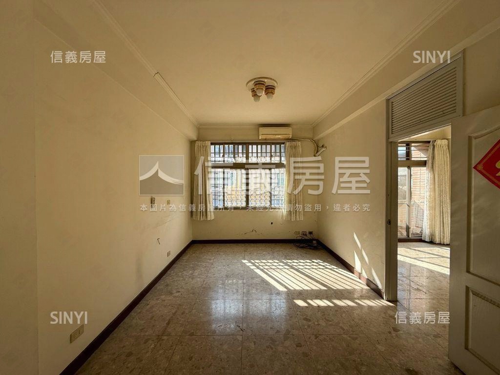 北屯。大面寬別墅房屋室內格局與周邊環境