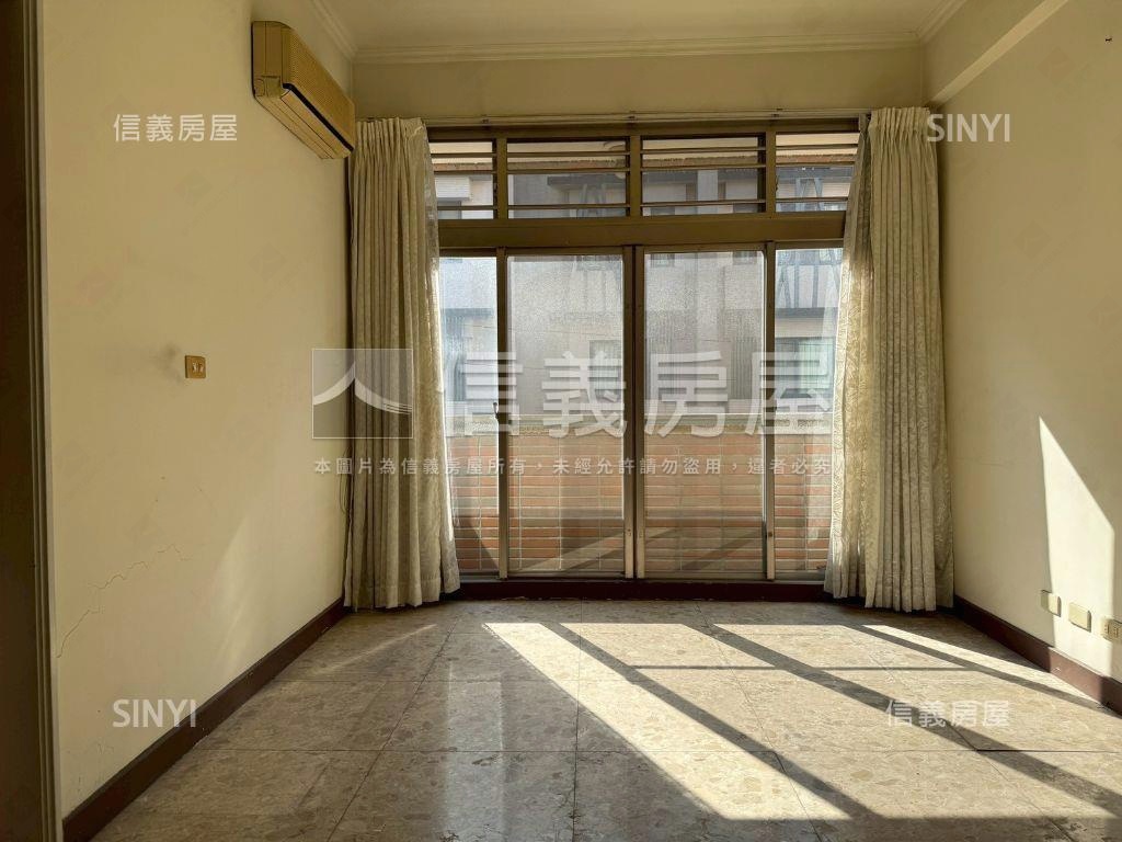 北屯。大面寬別墅房屋室內格局與周邊環境