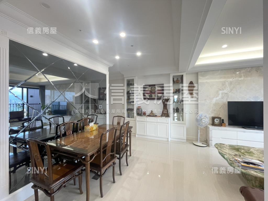 山河景東煒欽品四房車位房屋室內格局與周邊環境