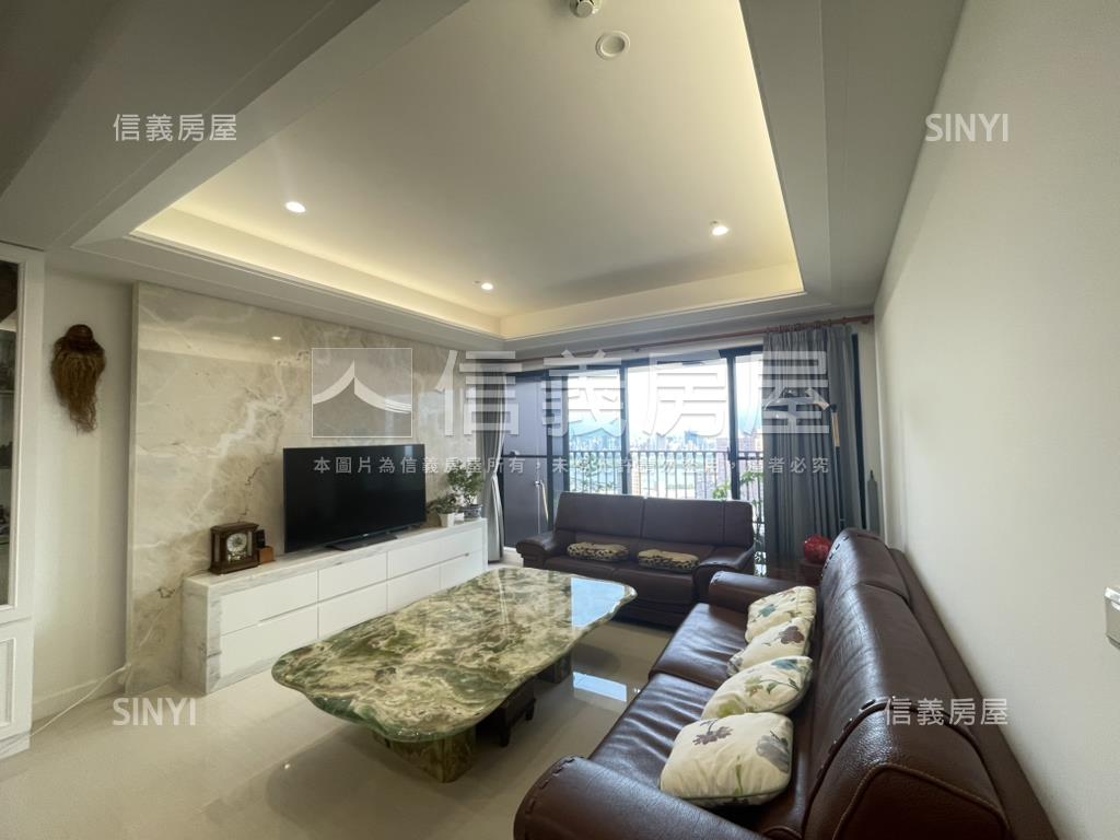 山河景東煒欽品四房車位房屋室內格局與周邊環境