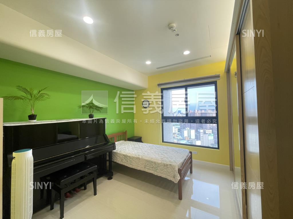 山河景東煒欽品四房車位房屋室內格局與周邊環境