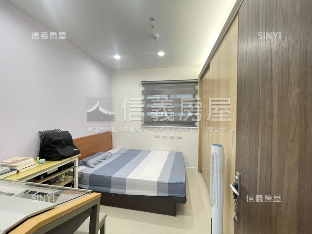 山河景東煒欽品四房車位房屋室內格局與周邊環境