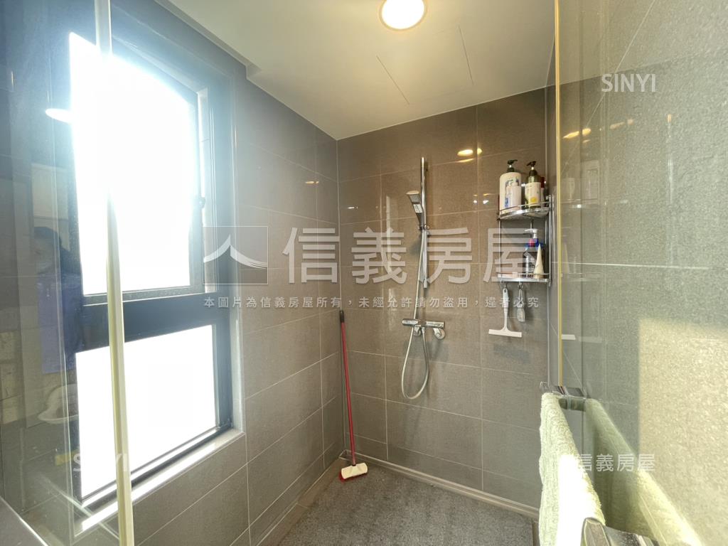 山河景東煒欽品四房車位房屋室內格局與周邊環境