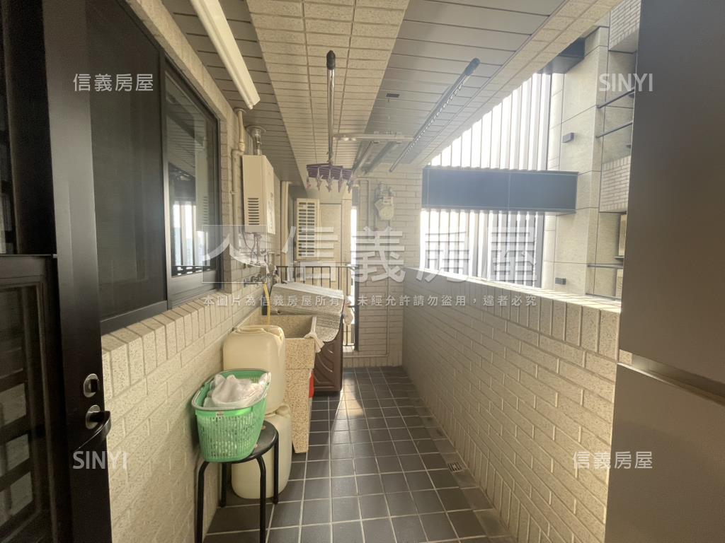 山河景東煒欽品四房車位房屋室內格局與周邊環境