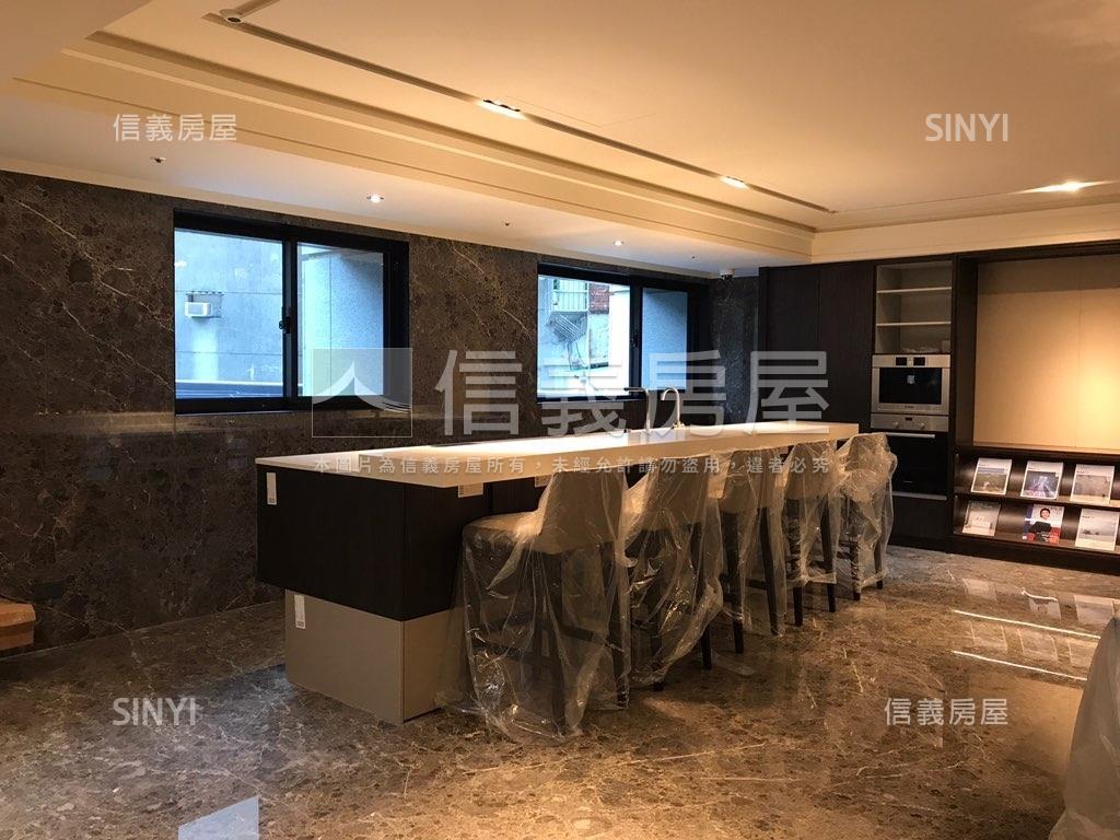 山河景東煒欽品四房車位房屋室內格局與周邊環境