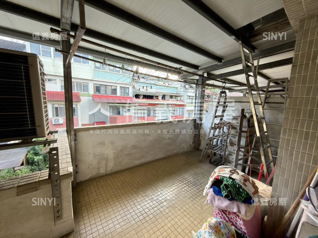 小城僑義巷寬舒適庭院透天房屋室內格局與周邊環境