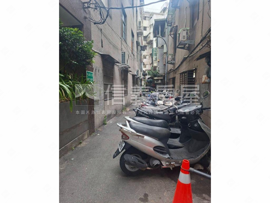 板新捷運一樓收租聚寶盆房屋室內格局與周邊環境