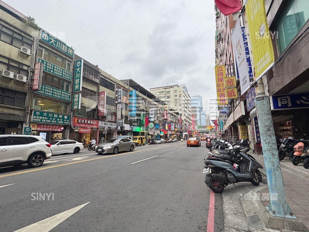 板新捷運一樓收租聚寶盆房屋室內格局與周邊環境