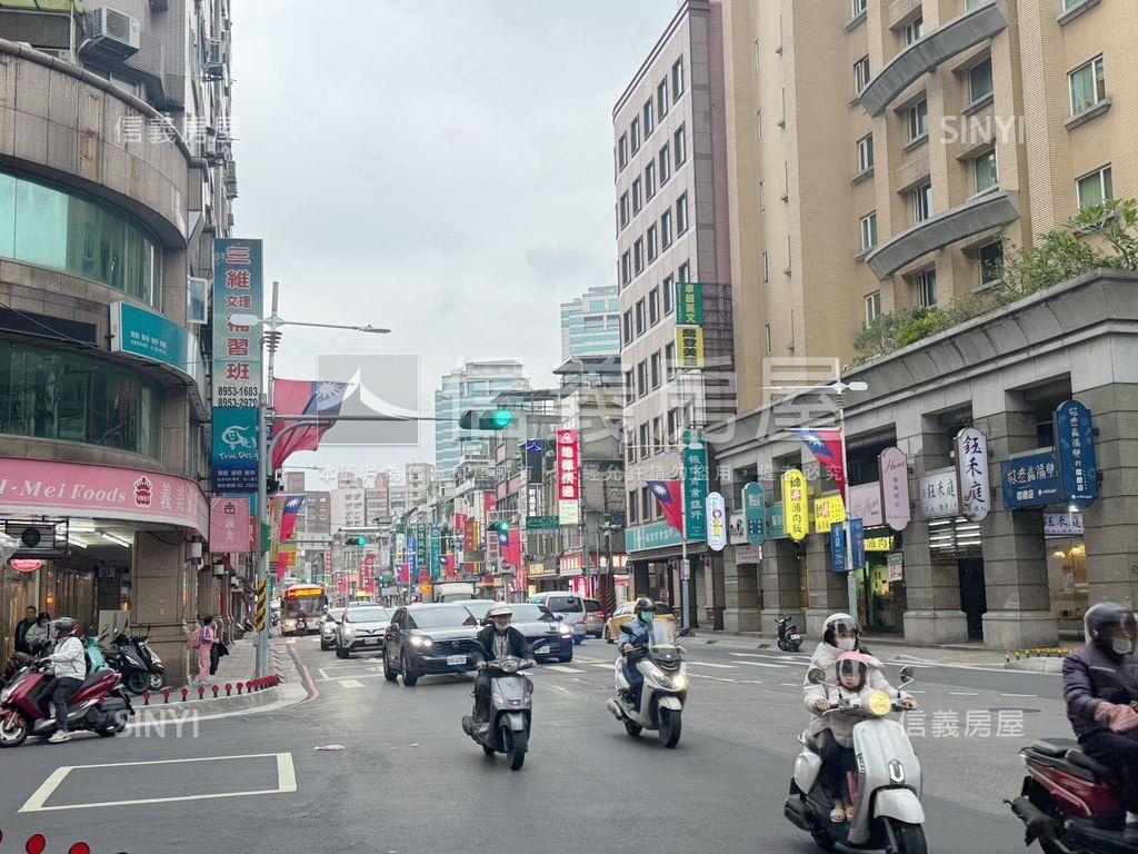 板新捷運一樓收租聚寶盆房屋室內格局與周邊環境