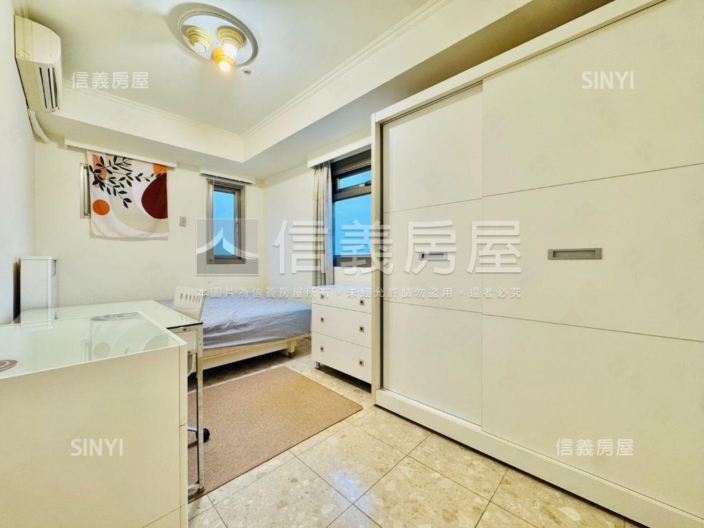 力霸曠世豪景３房車位房屋室內格局與周邊環境