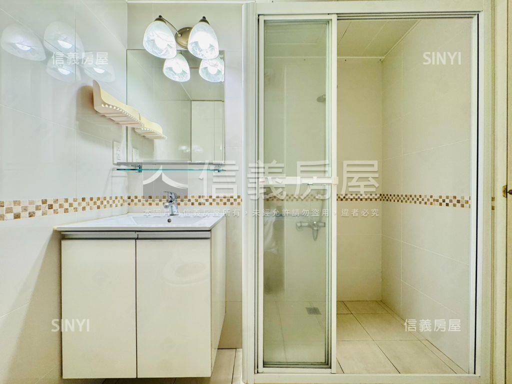 力霸曠世豪景３房車位房屋室內格局與周邊環境