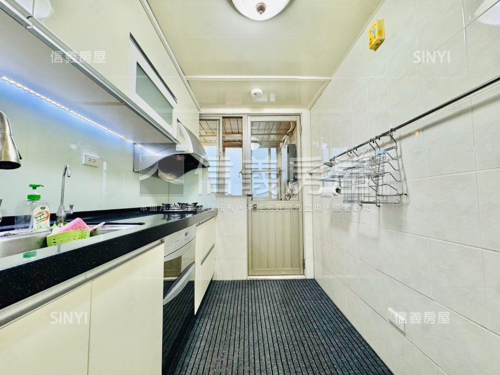 力霸曠世豪景３房車位房屋室內格局與周邊環境