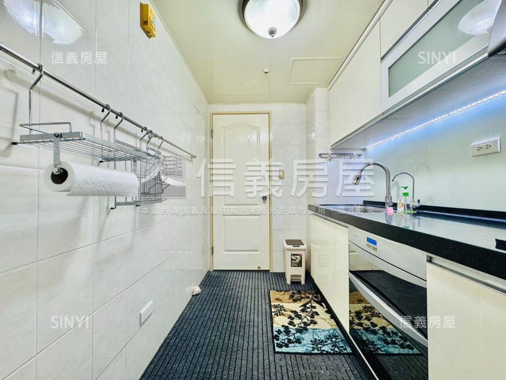 力霸曠世豪景３房車位房屋室內格局與周邊環境