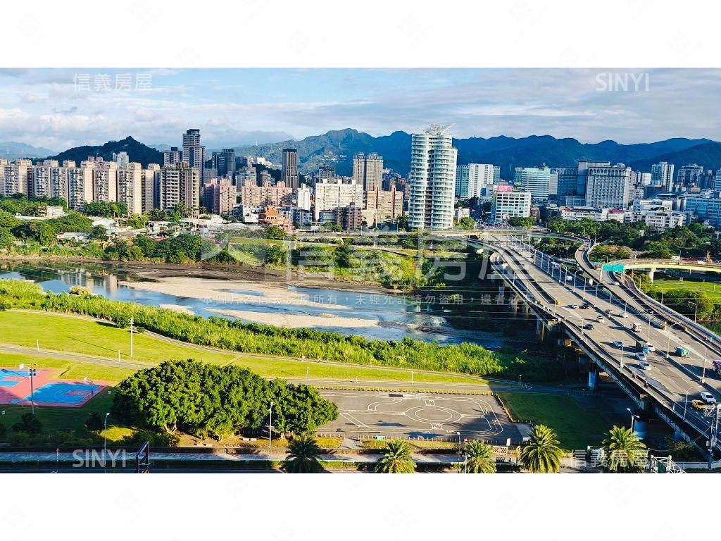 力霸曠世豪景３房車位房屋室內格局與周邊環境