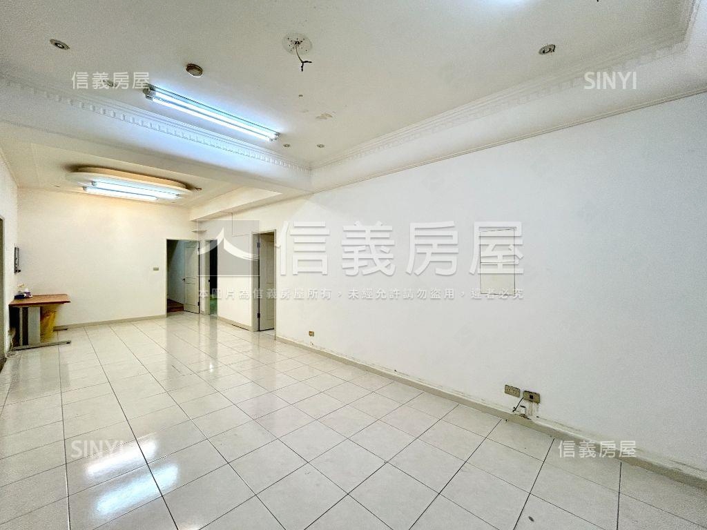 崇園典藏溫馨三房車房屋室內格局與周邊環境