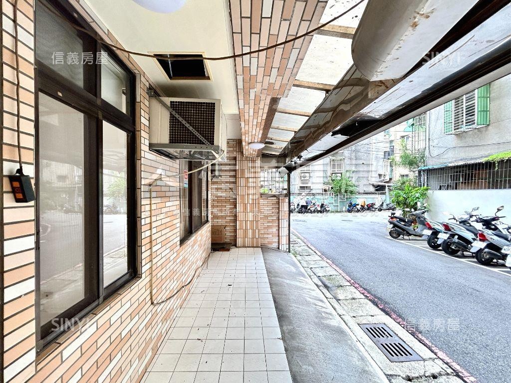 崇園典藏溫馨三房車房屋室內格局與周邊環境
