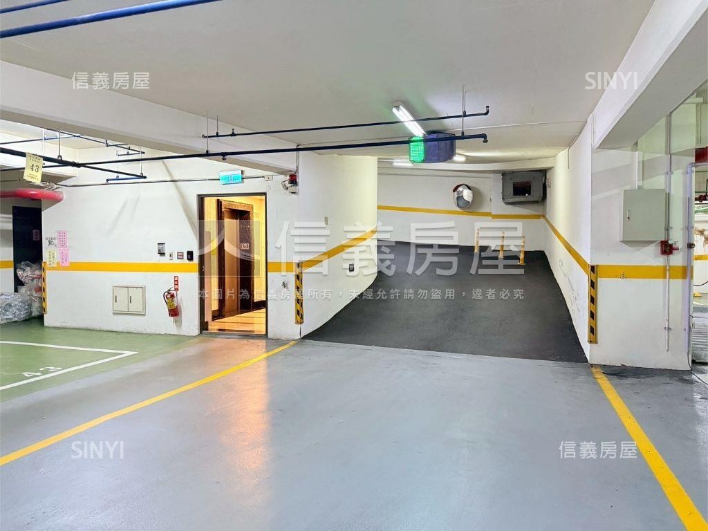 捷運中山國小坡道平面車位房屋室內格局與周邊環境