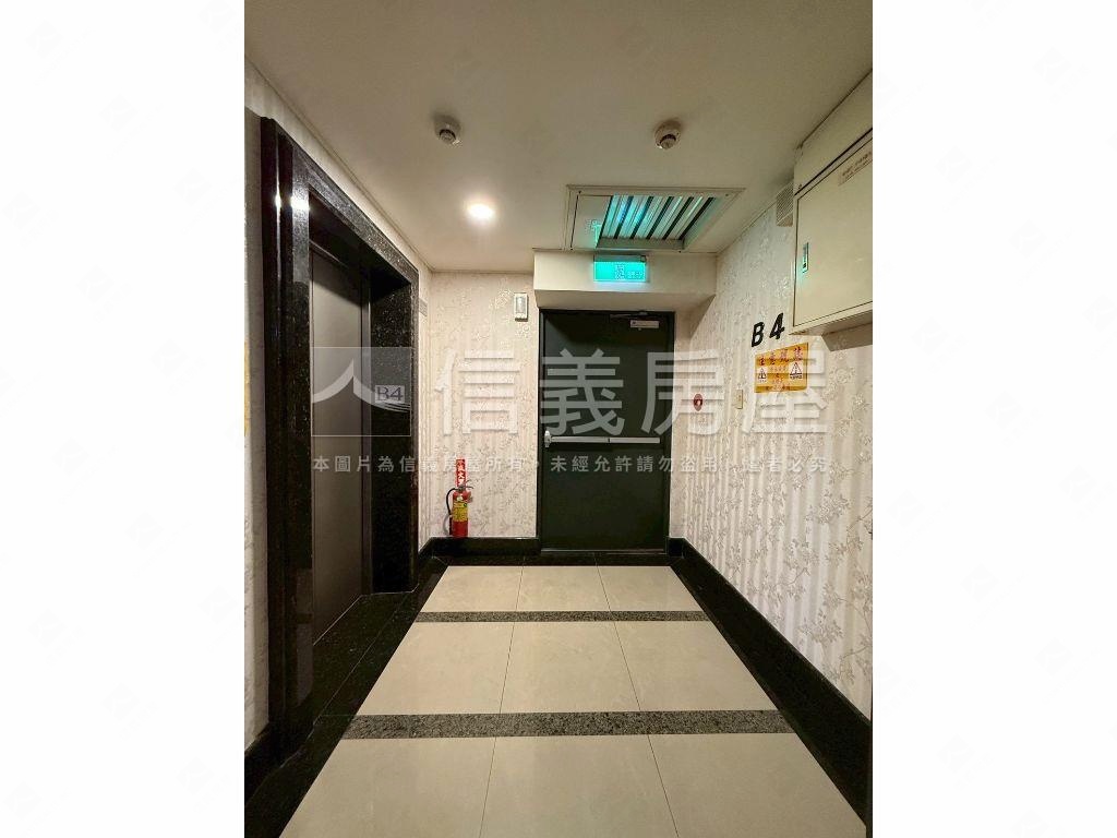 捷運中山國小坡道平面車位房屋室內格局與周邊環境