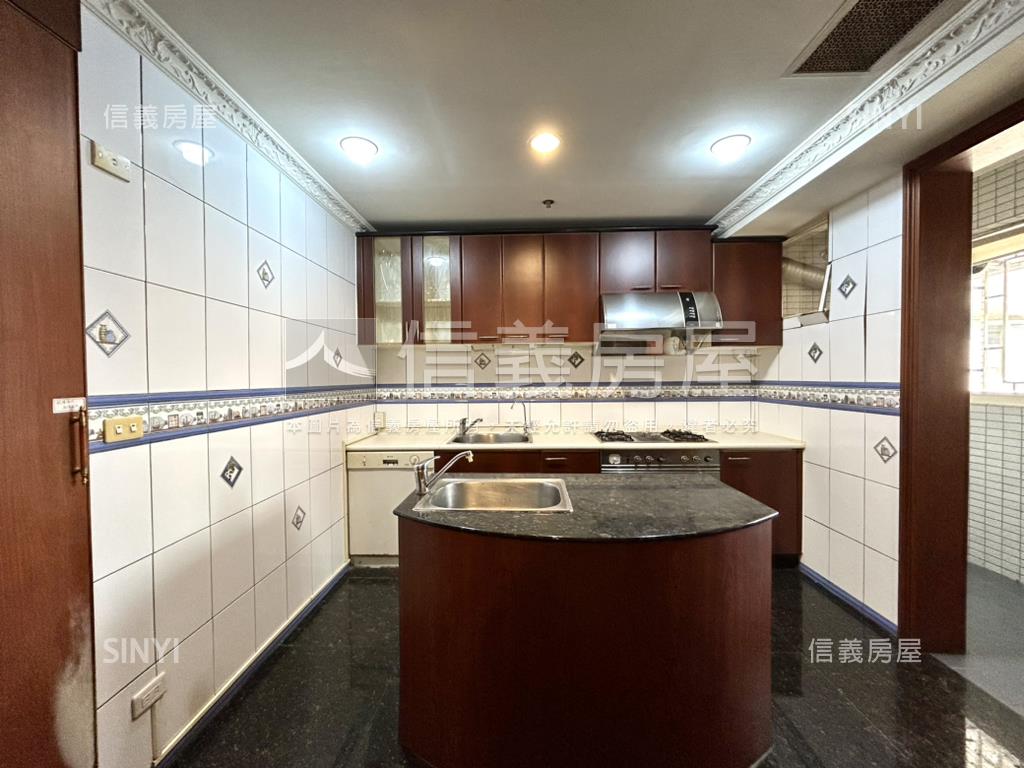 巴黎大凱旋高樓樓中樓房屋室內格局與周邊環境