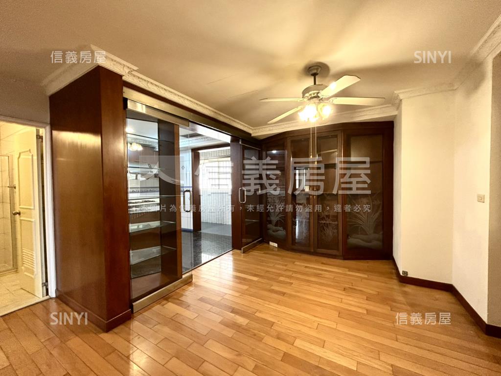 巴黎大凱旋高樓樓中樓房屋室內格局與周邊環境