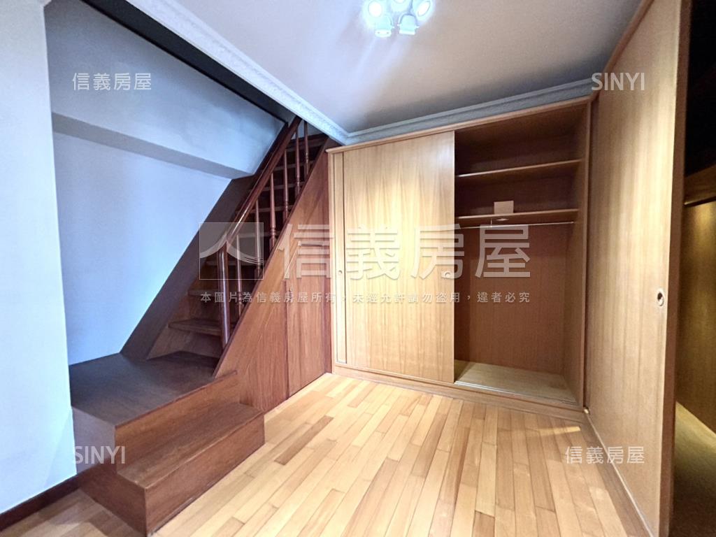 巴黎大凱旋高樓樓中樓房屋室內格局與周邊環境