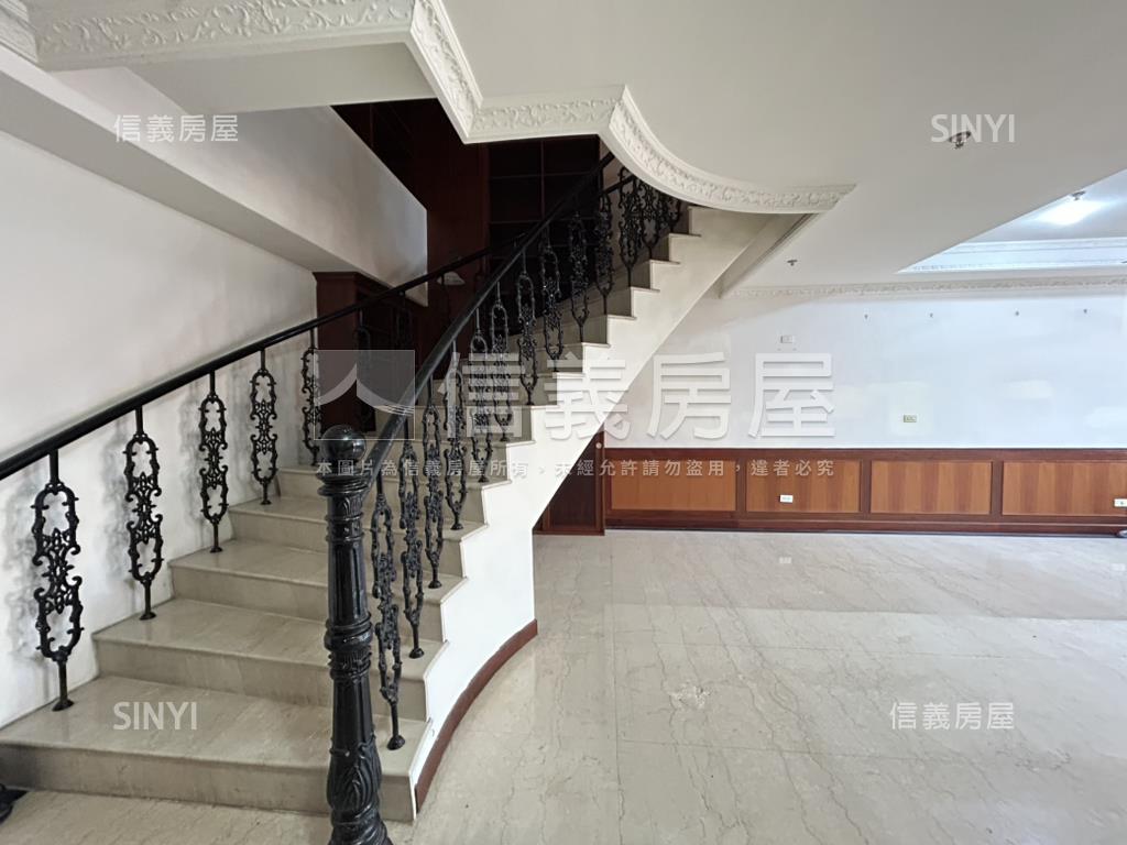 巴黎大凱旋高樓樓中樓房屋室內格局與周邊環境