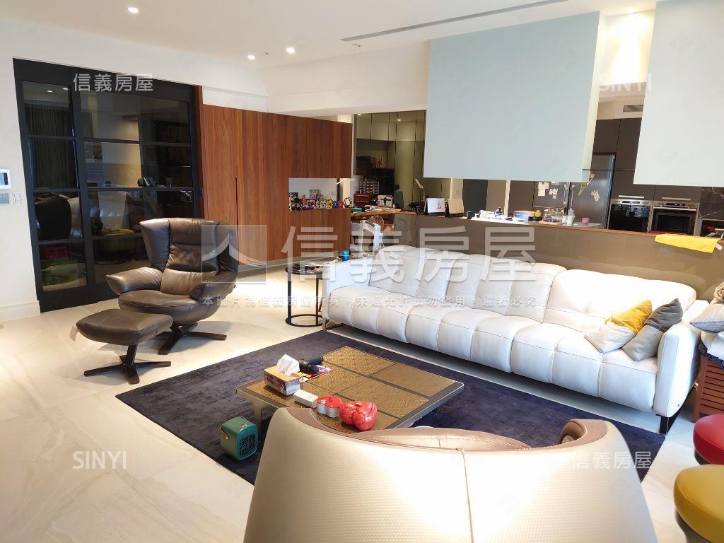 由鉅大謙高樓層雙平面車位房屋室內格局與周邊環境