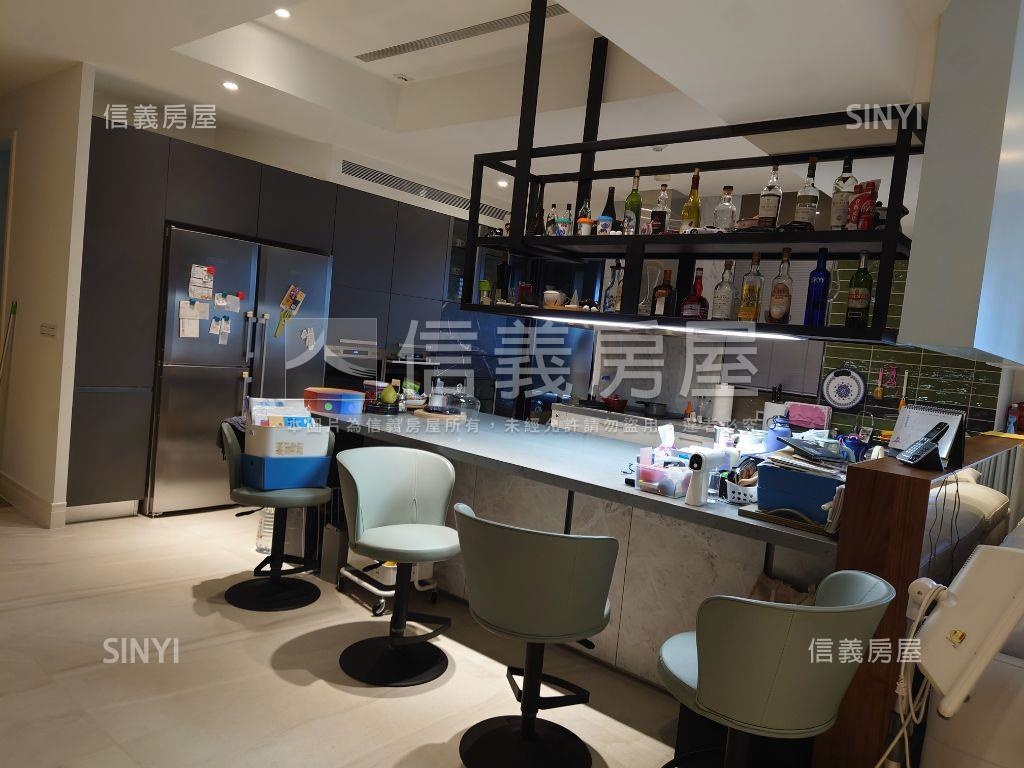 由鉅大謙高樓層雙平面車位房屋室內格局與周邊環境