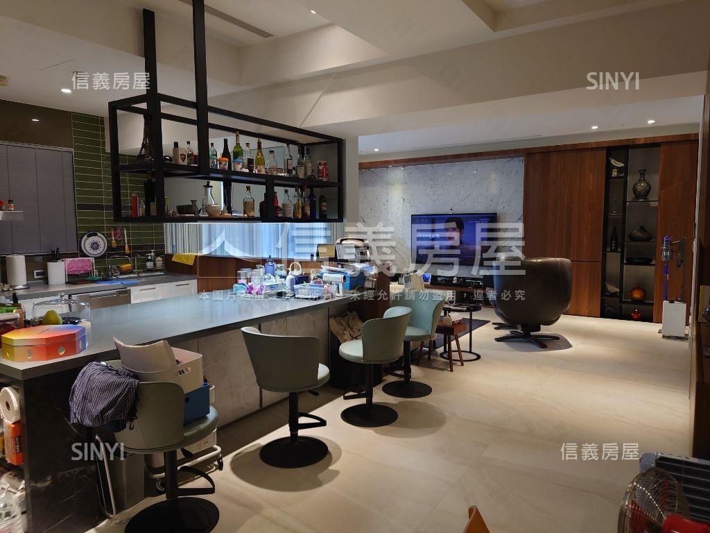 由鉅大謙高樓層雙平面車位房屋室內格局與周邊環境