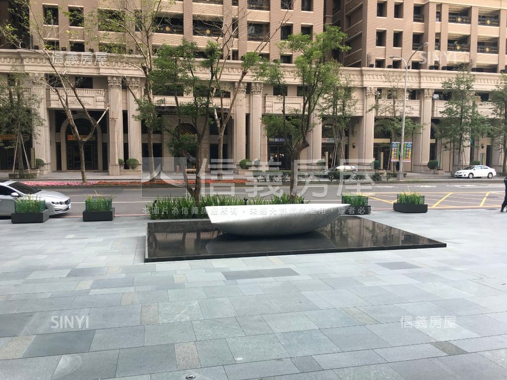 由鉅大謙高樓層雙平面車位房屋室內格局與周邊環境