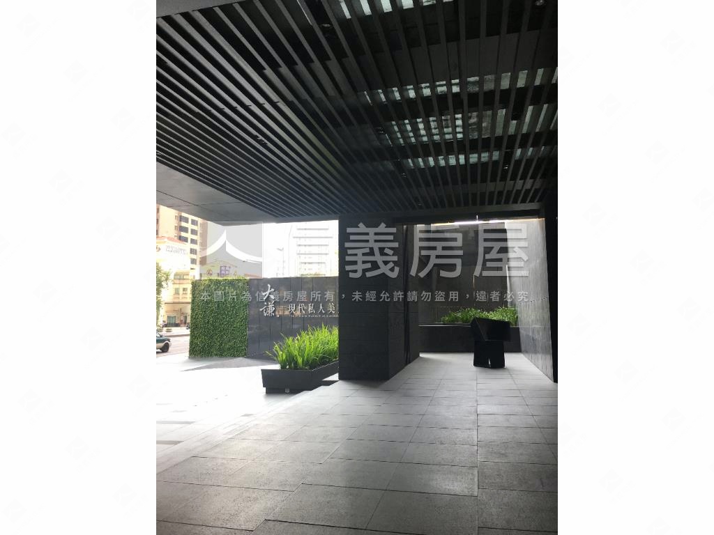 由鉅大謙高樓層雙平面車位房屋室內格局與周邊環境