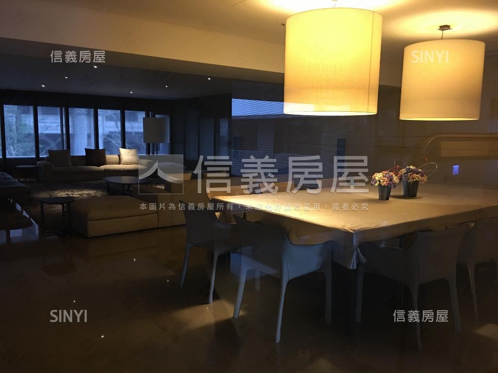 由鉅大謙高樓層雙平面車位房屋室內格局與周邊環境