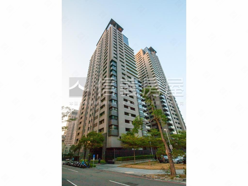 由鉅大謙高樓層雙平面車位房屋室內格局與周邊環境