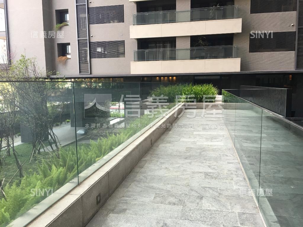 由鉅大謙高樓層雙平面車位房屋室內格局與周邊環境